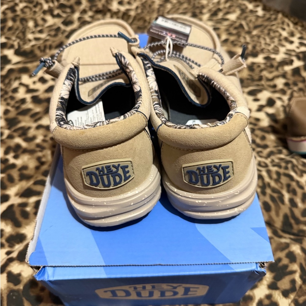 Hey Dude Sand Dollar Wally Shoes - Picture 3 of 5